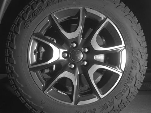 Used 2025 Jeep Compass Trailhawk AWD/4WD image 12