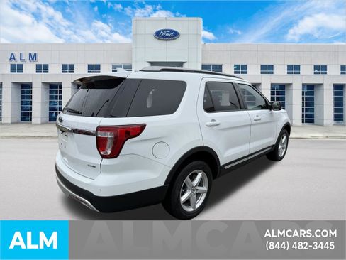 Used 2016 Ford Explorer XLT image 5