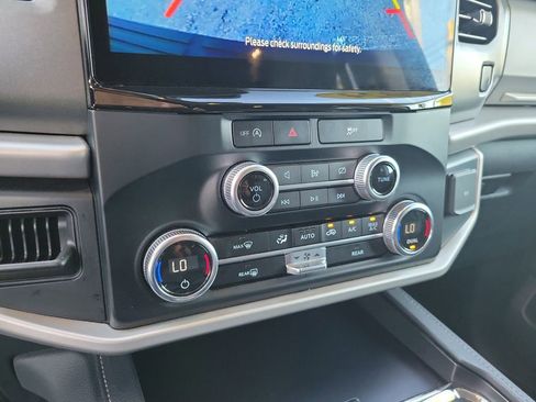 Used 2024 Ford Expedition Max XLT image 25