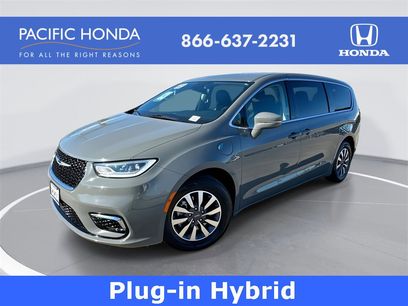 Used 2022 Chrysler Pacifica Touring-L