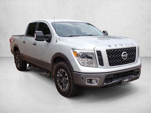 Used 2018 Nissan Titan PRO-4X w/ Pro-4x Convenience Package AWD/4WD image 15