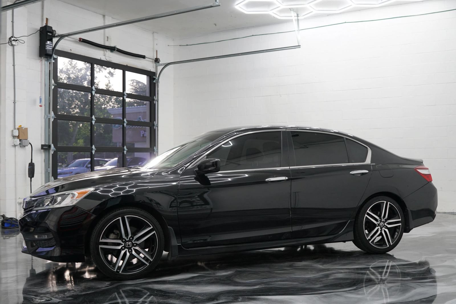 Used 2017 Honda Accord Sport image 12