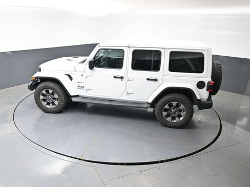 Used 2018 Jeep Wrangler Unlimited Sahara AWD/4WD image 17