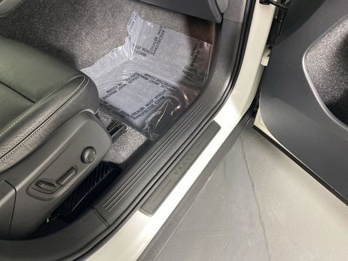 Used 2019 Volvo XC40 T5 Momentum image 33