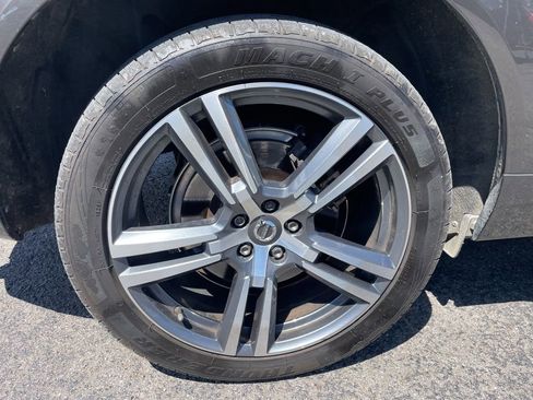 Used 2018 Volvo XC60 T6 Momentum w/ Vision Package AWD/4WD image 10