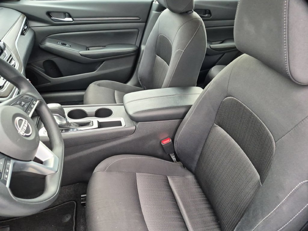 Used 2025 Nissan Altima 2.5 SV FWD image 21