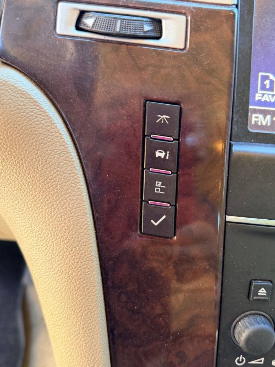 Used 2014 Cadillac Escalade Luxury RWD image 20