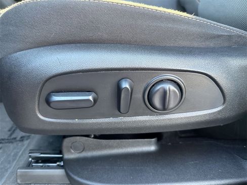 Used 2019 Chevrolet Traverse LT image 14