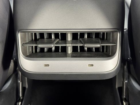 Used 2021 Tesla Model Y Long Range image 35