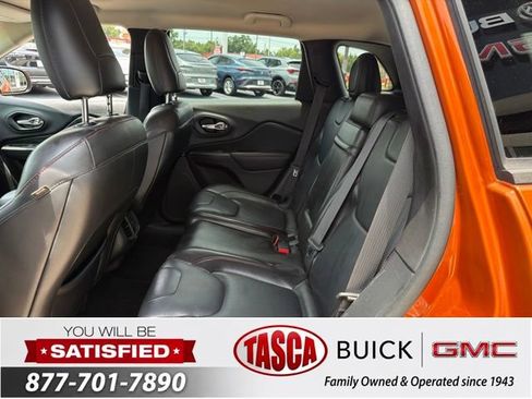 Used 2015 Jeep Cherokee Trailhawk w/ Leather Interior Group AWD/4WD image 14