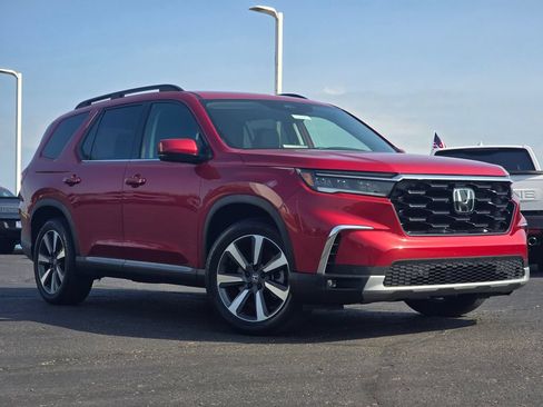 Certified 2025 Honda Pilot Touring image 2