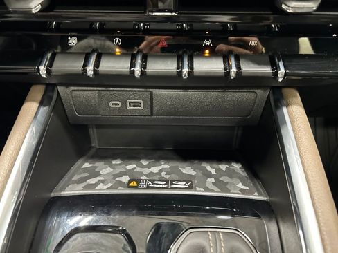 Used 2024 GMC Canyon Denali AWD/4WD image 27