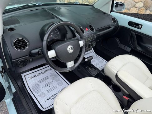 Used 2010 Volkswagen Beetle Final Edition FWD image 5