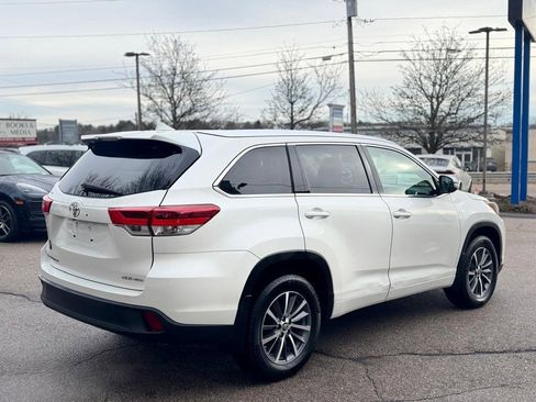 Used 2017 Toyota Highlander XLE image 6