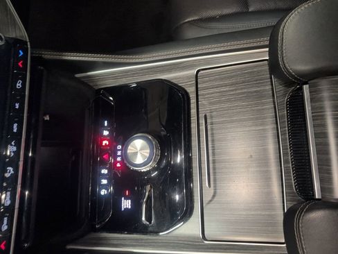 Used 2024 Jeep Wagoneer Series II w/ Flexible Seating Group image 11