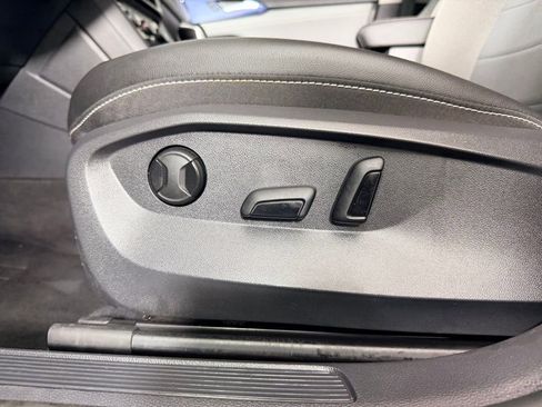 Used 2023 Volkswagen Taos SE image 24