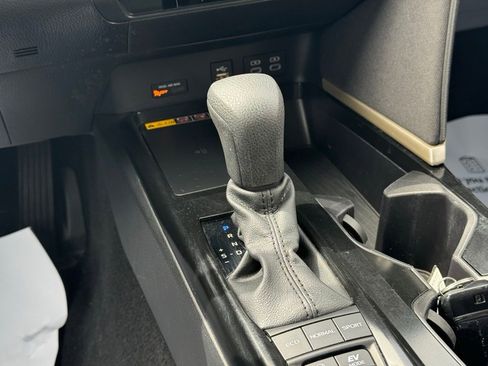 Used 2025 Toyota Camry LE image 35