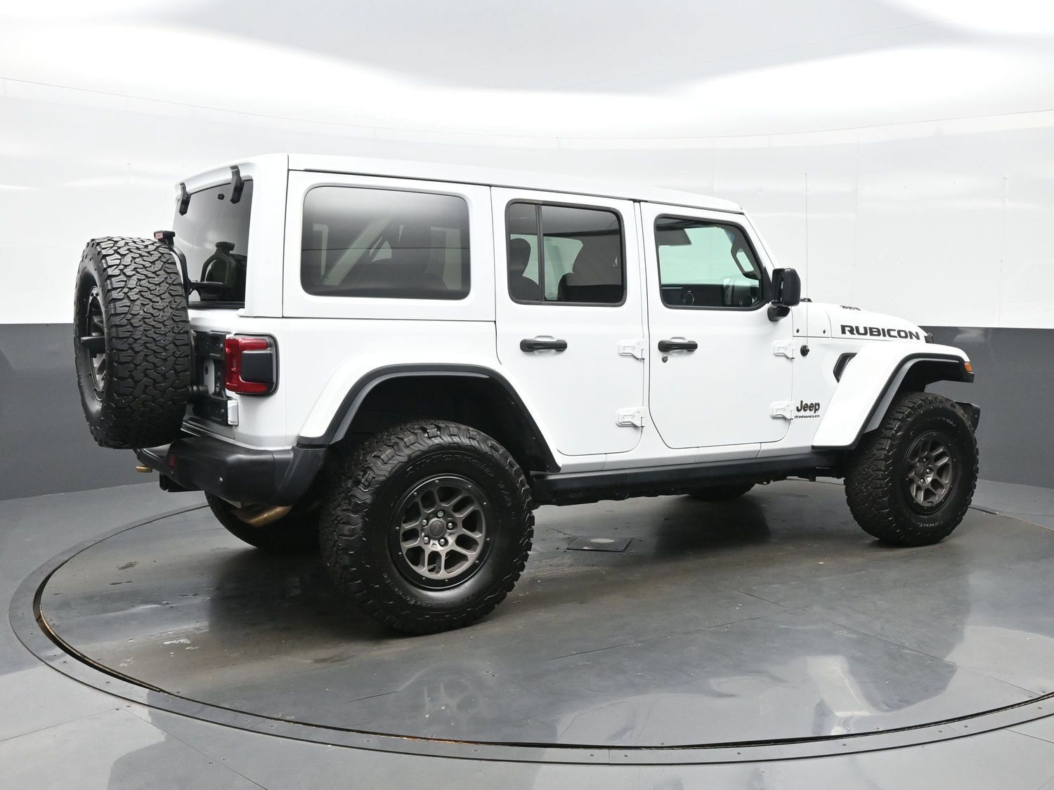 Used 2023 Jeep Wrangler Unlimited Rubicon 392 w/ Xtreme Recon 35" Tire Package AWD/4WD image 8