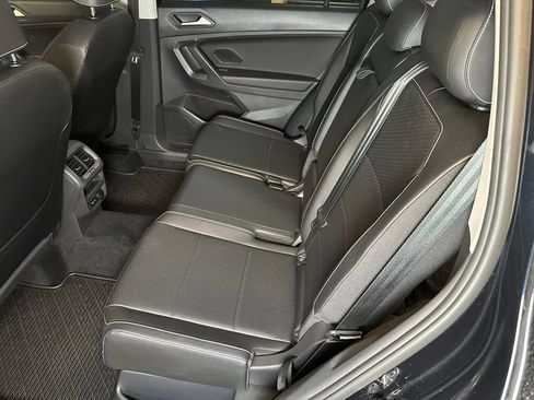Used 2021 Volkswagen Tiguan SEL AWD/4WD image 22