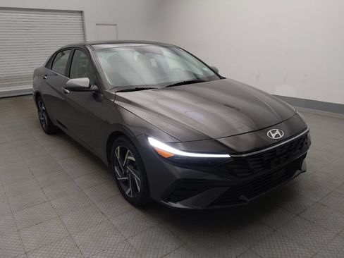Used 2025 Hyundai Elantra Limited FWD image 13