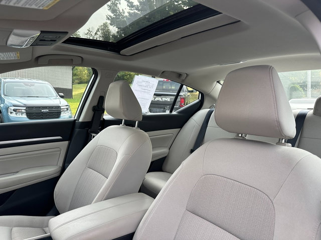 Used 2023 Nissan Altima 2.5 SV w/ SV Premium Package FWD image 11