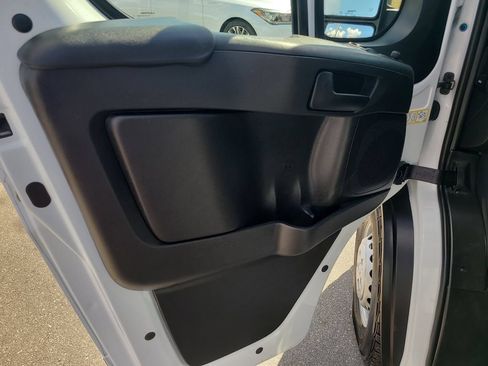 Used 2025 RAM ProMaster 2500 w/ Convenience Group FWD image 17