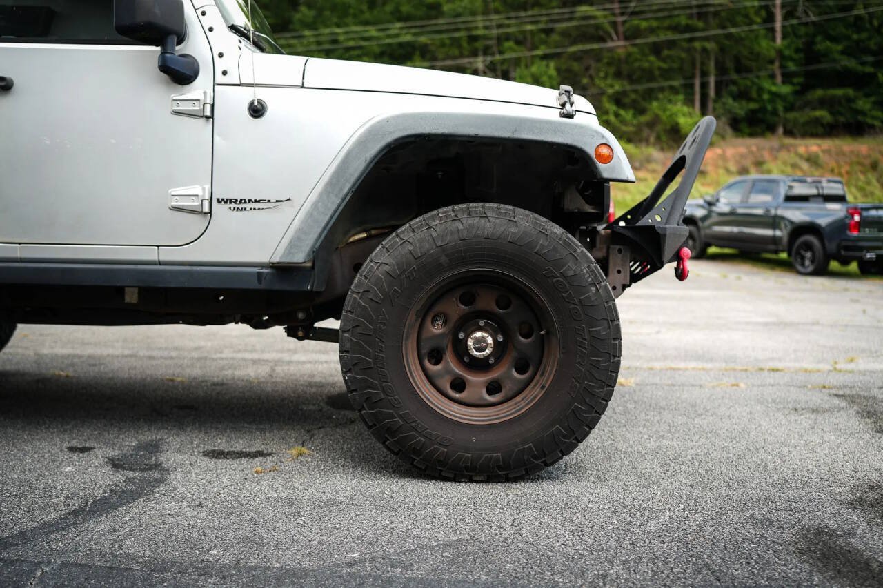 Used 2012 Jeep Wrangler Unlimited Rubicon w/ Dual Top Group AWD/4WD image 28