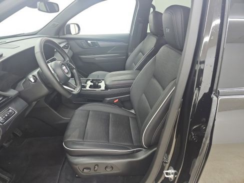 Used 2025 Buick Enclave Sport Touring image 5