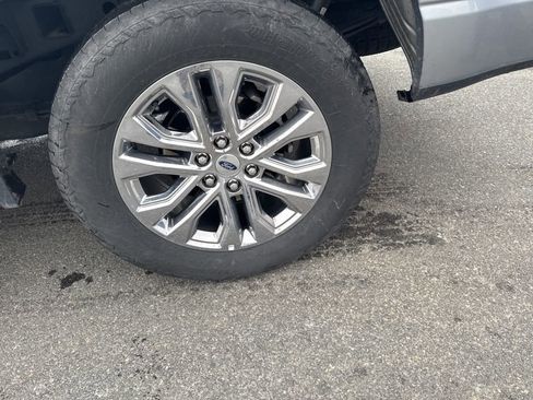 Used 2025 Ford F150 Lariat w/ Equipment Group 501A Mid image 9