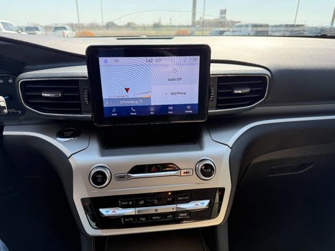 Used 2022 Ford Explorer XLT w/ Equipment Group 202A image 18