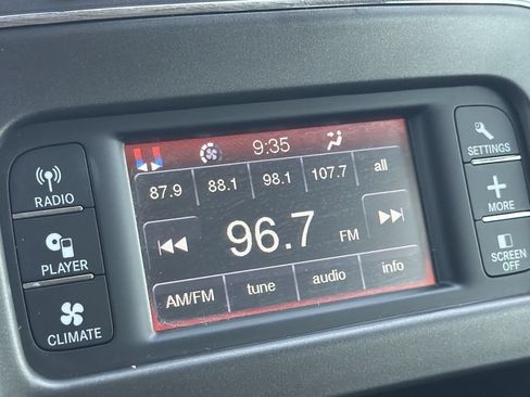 Used 2020 Dodge Journey SE FWD image 18