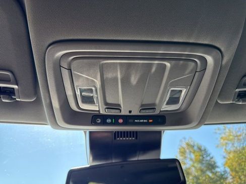 Used 2025 GMC Sierra 1500 SLT image 25