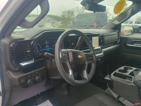 Used 2024 Chevrolet Silverado 1500 LT AWD/4WD image 10