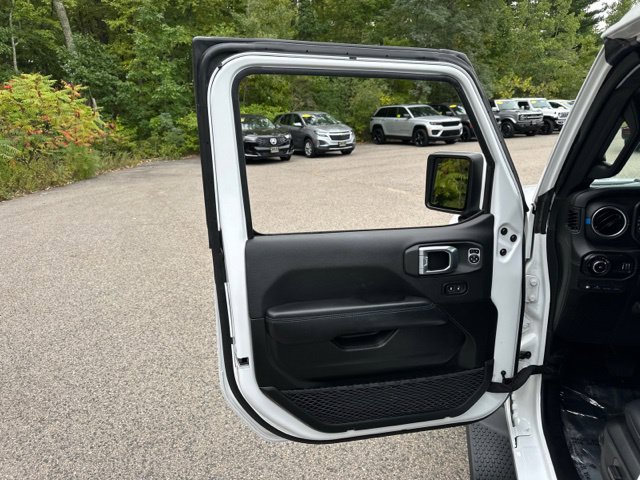 Used 2024 Jeep Wrangler High Altitude AWD/4WD image 24