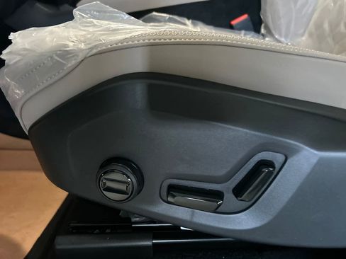 New 2026 Volvo XC90 B6 Plus w/ Protection Package Premier image 11