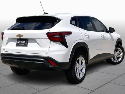 Used 2024 Chevrolet Trax LS w/ LS Convenience Package image 11