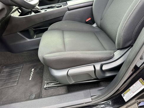 Used 2023 Nissan Rogue S image 17