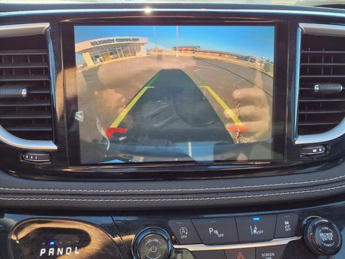 Used 2022 Chrysler Pacifica Touring w/ S Appearance Package image 4