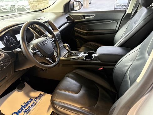 Used 2016 Ford Edge Titanium w/ Technology Package image 2