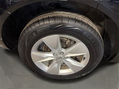 Used 2022 Volvo XC60 B5 Momentum image 9