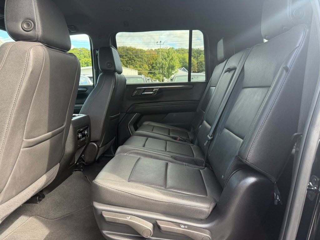 Used 2025 Chevrolet Suburban LT AWD/4WD image 19
