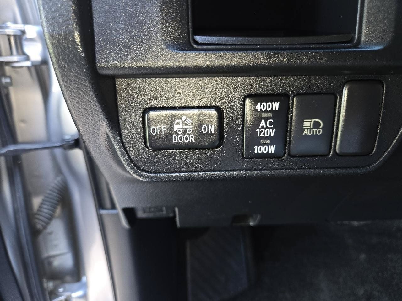 Used 2018 Toyota Tacoma TRD Sport w/ Technology Package RWD image 19