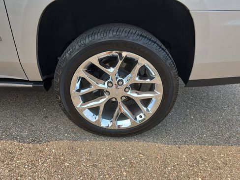 Certified 2019 GMC Yukon XL Denali w/ Denali Ultimate Package AWD/4WD image 38