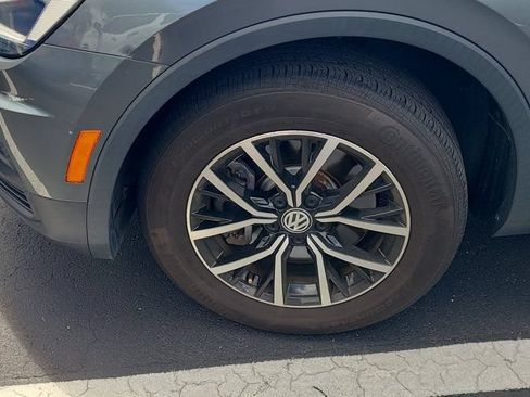 Used 2021 Volkswagen Tiguan SE w/ Panoramic Sunroof Package FWD image 4