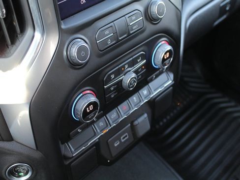 Used 2022 Chevrolet Silverado 1500 LT image 2