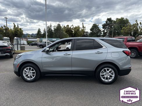 Used 2024 Chevrolet Equinox LT AWD/4WD image 2