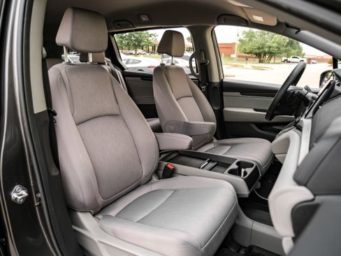 Used 2019 Honda Odyssey EX image 28