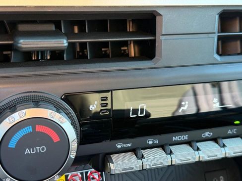 Used 2024 Toyota Tacoma TRD Sport image 22