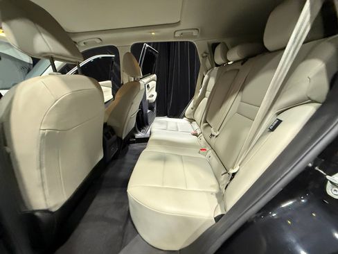 Used 2025 Nissan Rogue SV w/ SV Premium Package image 17