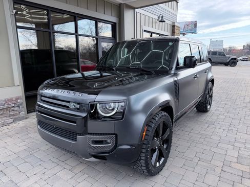 Used 2023 Land Rover Defender 110 V8 image 10